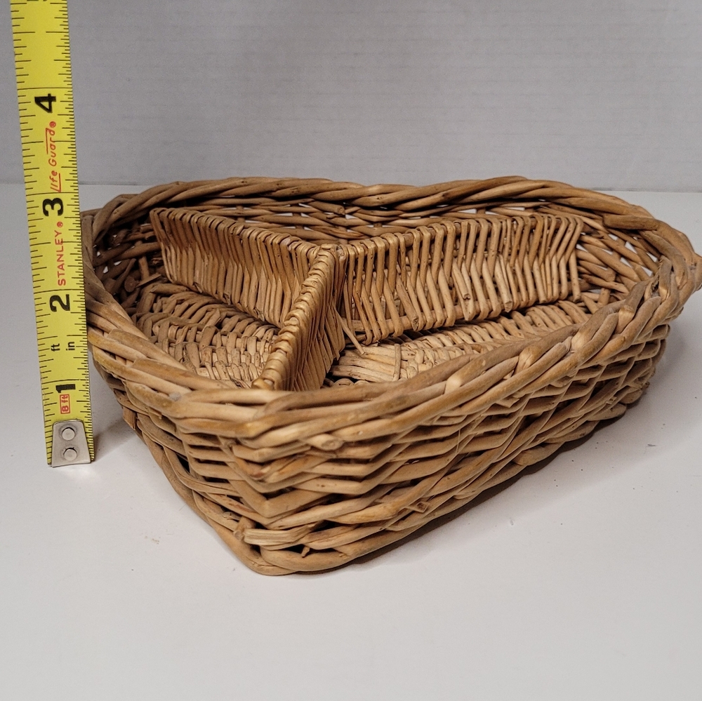 Heart Shaped Divided Vintage Basket - Picture 7 of 9